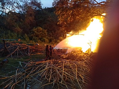 Pabrik Rotan di Cupak Terbakar